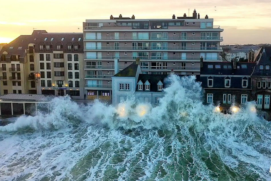 Khám phá Saint Malo: Nơi sóng biển cao 13m và rượu vang ngâm dưới đáy biển