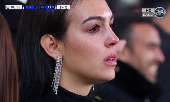 Người yêu khóc khi Ronaldo lập hattrick