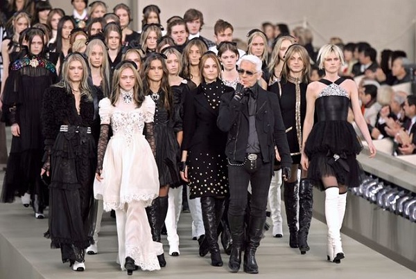 Sự nghiệp lừng lẫy của 'ông vua Chanel' Karl Lagerfeld