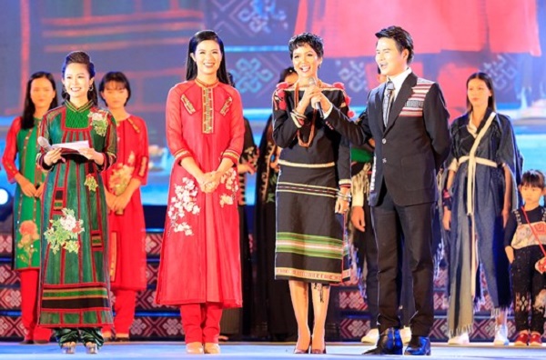 Tôn vinh thổ cẩm với Lễ hội Văn hoá thổ cẩm Việt Nam lần thứ I