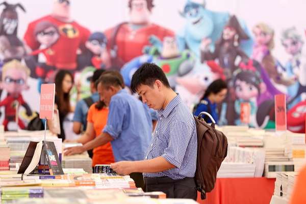 Hơn 1000 tựa sách được bày bán trong ngày hội 'Bão sách'