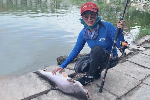 Helen Thuý Lê tham dự cuộc thi câu cá tại Trung Quốc