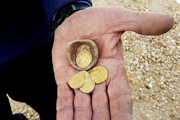 Phát hiện thú vị: Kho đồng xu vàng 1.200 năm tuổi