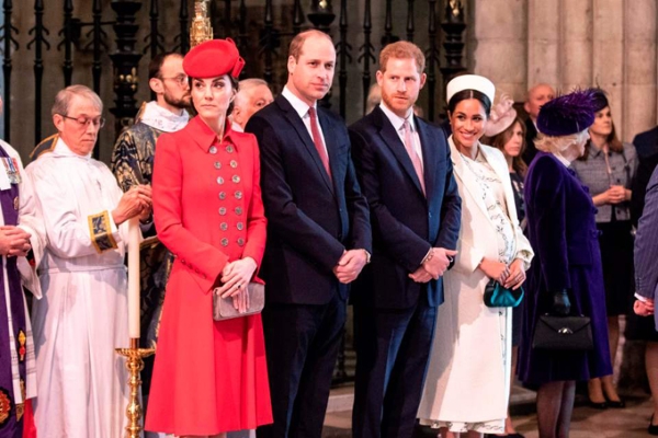Vợ chồng hoàng tử Harry bị “đuổi” đi châu Phi