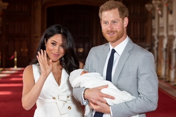 Vợ chồng Hoàng tử Harry công bố tên em bé hoàng gia