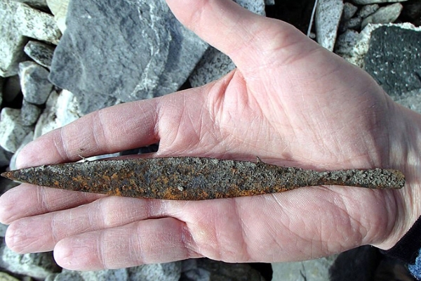 Phát lộ mũi tên sắt 1.500 năm tuổi