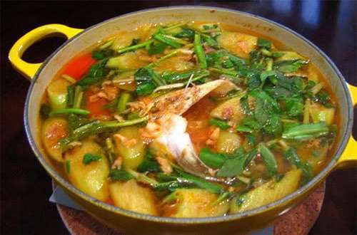 Cá nhám giàu nấu canh chua sả nghệ