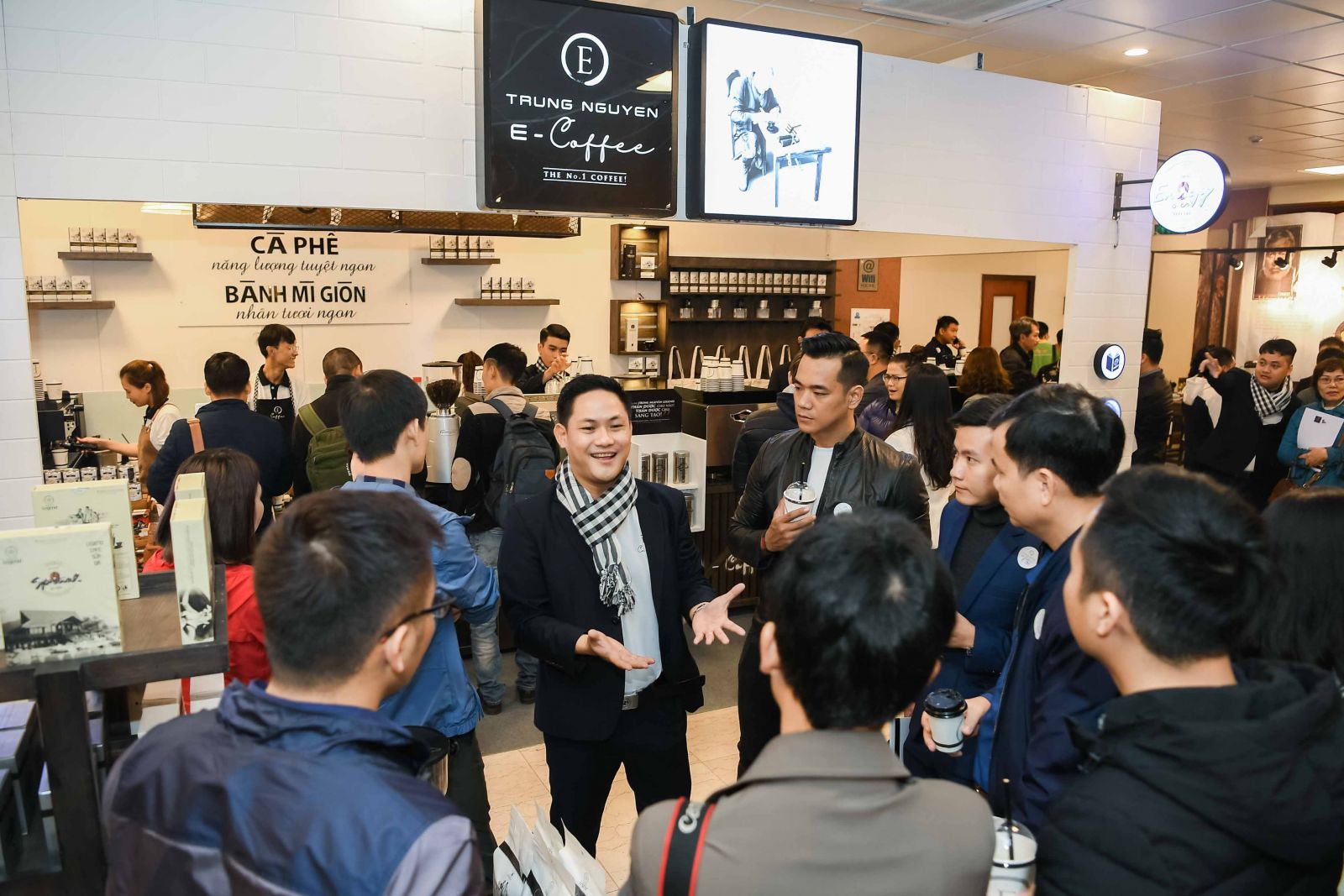 Trung Nguyên E-Coffee - hệ thống chuỗi cửa hàng bán lẻ thế giới cà phê của tập đoàn Trung Nguyên Legend nhanh chóng tạo nên một làn sóng bùng nổ mạnh mẽ
