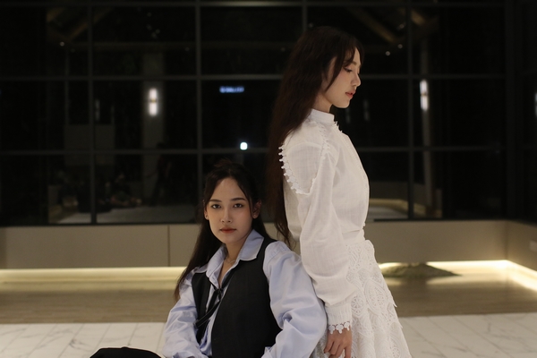 CARA – Hoàng Duyên song ca siêu hit ‘Cầu vồng khuyết’