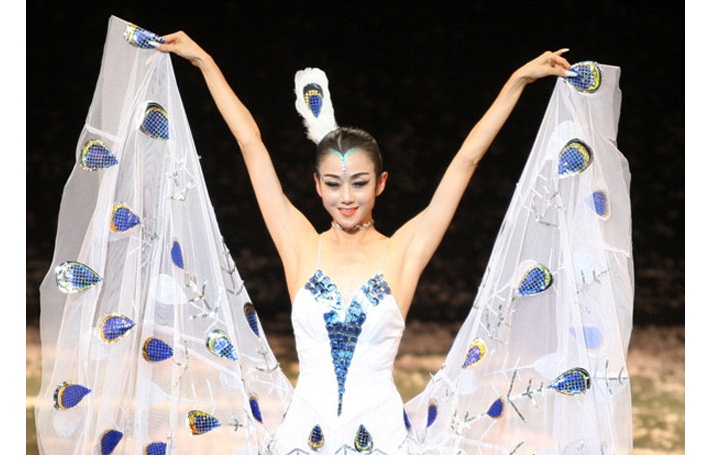 “Thiên nga múa Trung Quốc” đẹp không tì vết ở tuổi 60 nhờ ngừng ăn cơm