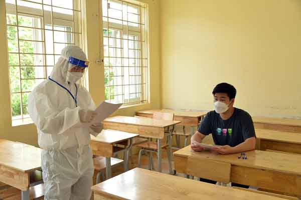 Cạnh tranh khốc liệt, thí sinh gặp nạn vẫn cố gắng thi lớp 10