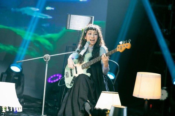 Ca sĩ tự làm MV để gặp khán giả