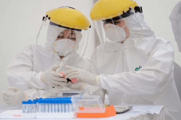 Bệnh nhân mắc COVID-19 nhập cảnh từ Campuchia đều nhiễm biến thể Anh và Nam Phi