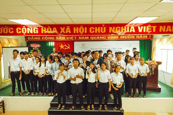 Hành trình từ trái tim đến với xã nghèo tỉnh Hậu Giang