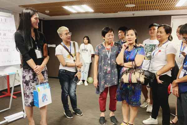 Gặp gỡ “Anh hùng Châu Á” – vẫn xinh đẹp vui vẻ sau gần 20 nhiễm HIV