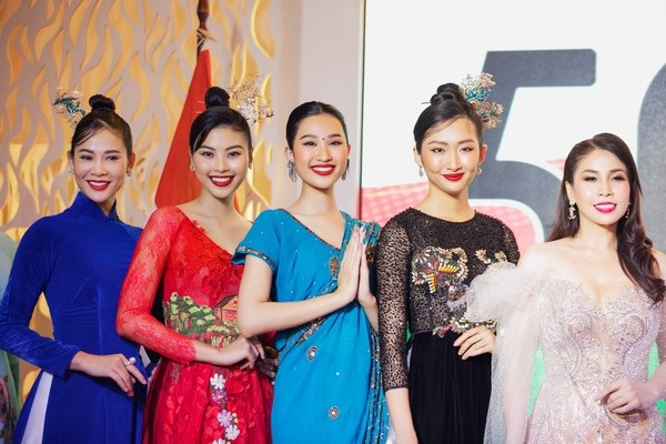 NTK Hoàng Hải ‘trình làng’ BST mới trong buổi giao lưu kỷ niệm 50 năm văn hóa Việt – Ấn