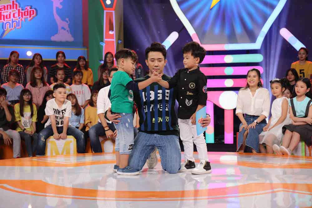Trấn Thành “choáng” với phần thi tiếng Anh của các Nhí