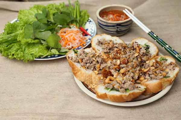 Bánh mì hấp thịt cho ngày cuối tuần ngán cơm