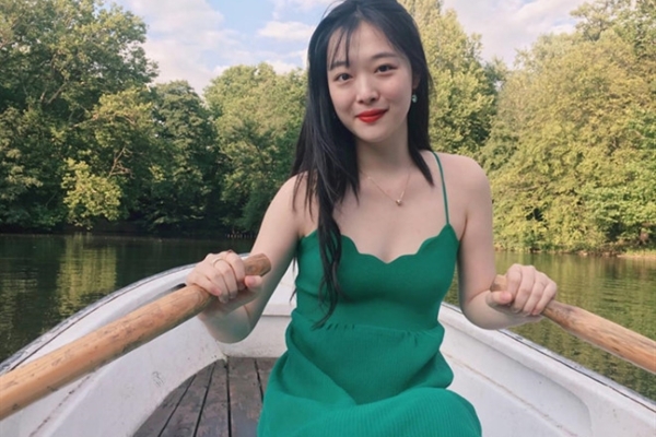 Nhìn lại phong cách thời trang đa dạng của Sulli