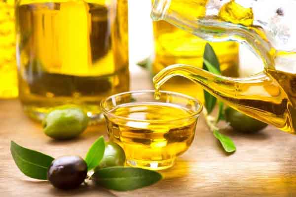 Dùng dầu olive trị sạch mụn với hai cách đơn giản