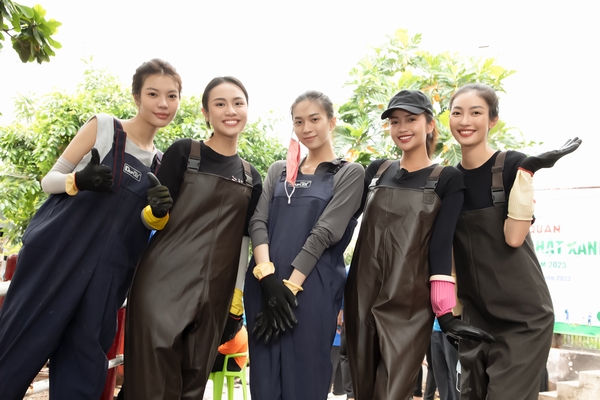 Ngọc Châu, Thủy Tiên hăng say dọn rác kênh bẩn