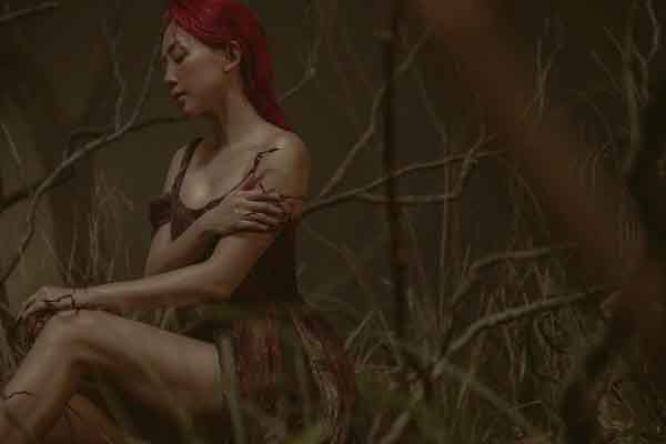 Tóc Tiên chốt sổ 2021 bằng MV với nhiều hình ảnh ẩn dụ