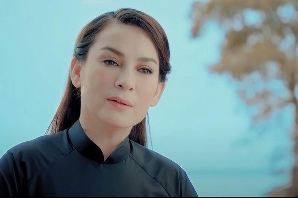 Ca sĩ Phi Nhung được đưa đi hỏa táng