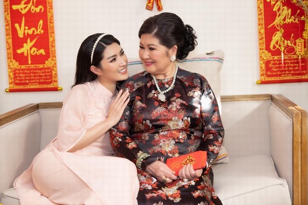 Ca sỹ Nguyễn Hồng Nhung bật mí về biệt thự mới tậu và cái tết đầu tiên trên đất Mỹ