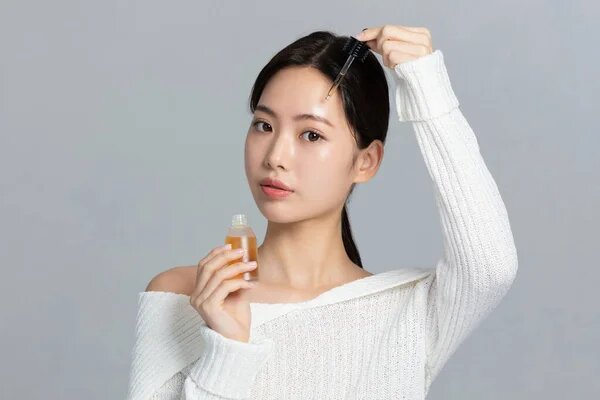 Vì sao da bạn dễ nổi mụn vào mùa đông?