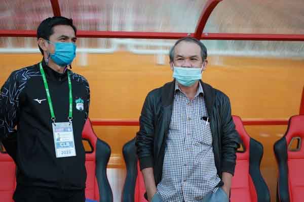 Bầu Đức ra ‘tối hậu thư’ cho HAGL, HLV Kiatisak nhận tin đau đầu