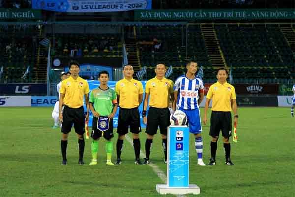 Trọng tài lại mắc sai sót nghiêm trọng ở giải hạng Nhất, đội nào là ‘nạn nhân’?