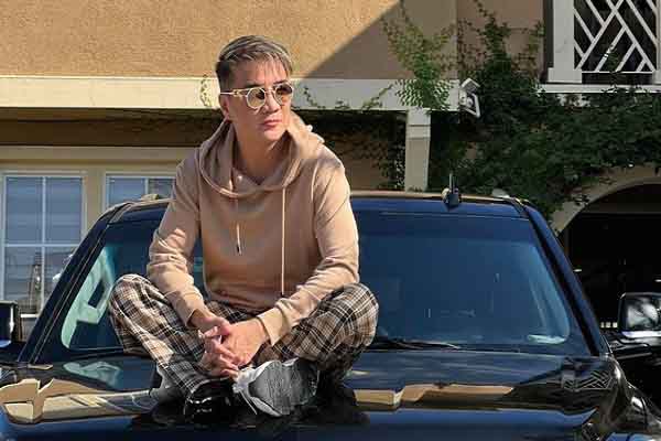 Đàm Vĩnh Hưng đăng ảnh tại Mỹ giữa tin đồn bị cấm nhập cảnh