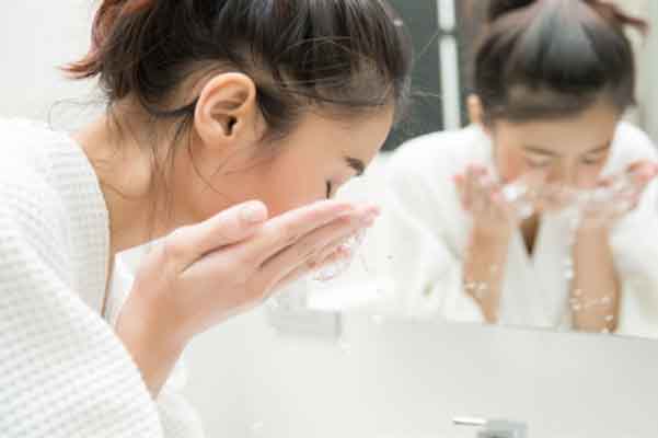 Gái Hàn chăm sóc da mụn như thế nào?