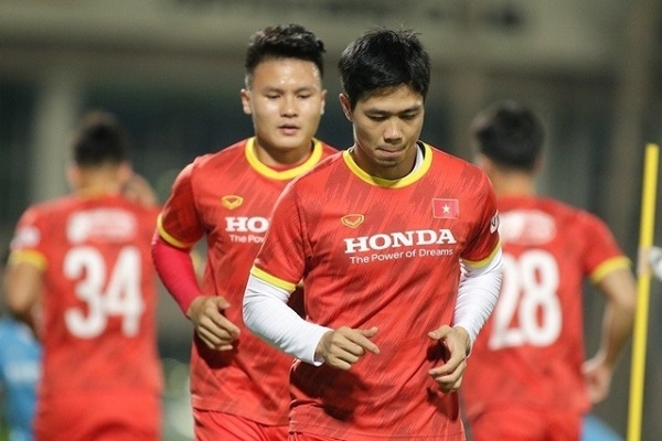 HLV Troussier nói rất thẳng, Quang Hải và Công Phượng có buồn không?