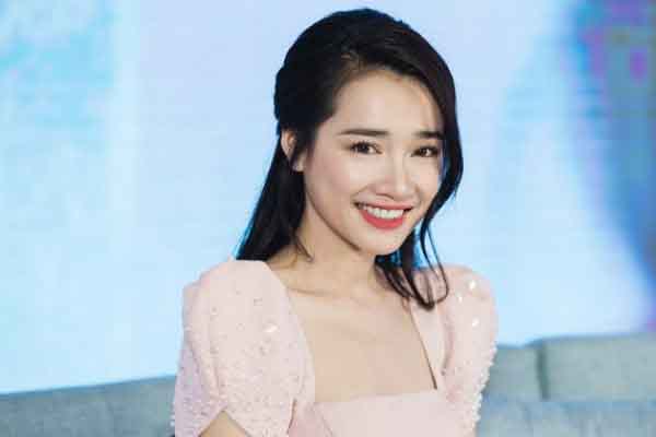 Nhã Phương ăn gì và tập thế nào để có được vòng eo “con kiến”?