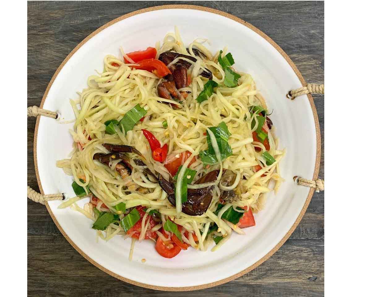 Cách làm món gỏi đu đủ kiểu Thái như Ty Thy