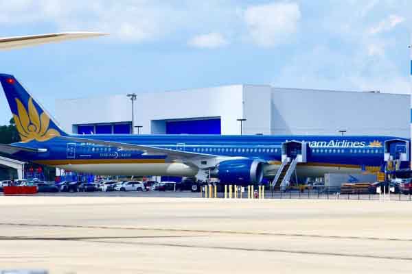 Cận cảnh quá trình lắp ráp, phun sơn tàu bay Boeing 787-10 của Vietnam Airlines