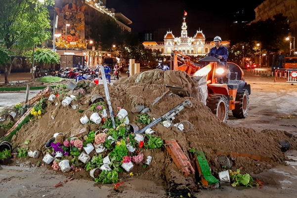 2.000 công nhân vệ sinh làm việc xuyên đêm trong những ngày Tết