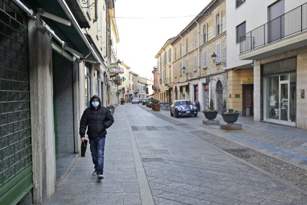 Italy đóng cửa 10 thị trấn vì dịch nCoV