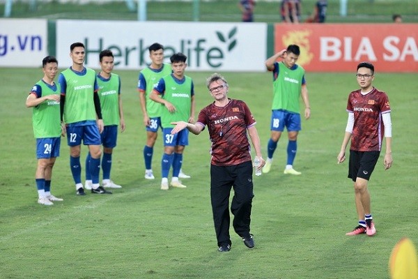 Mũi tên trúng hai đích của HLV Troussier