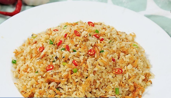 Ấm lòng với mùi vị thân quen của cơm rang ruốc