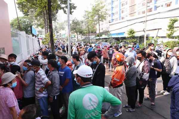 Xếp hàng dài mua vé xem HAGL đá AFC Champions League