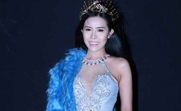 Á hậu Phan Quỳnh Ngân lần đầu trình diễn Duyên dáng Việt Nam 29