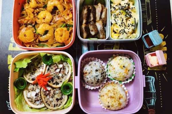 Cô vợ Việt chuẩn bị hộp cơm cầu kỳ cho chồng khiến MXH dậy sóng