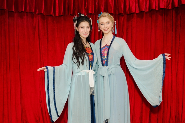 Miss International 2022 cùng Phương Nhi hóa ‘chị em Thúy Kiều’