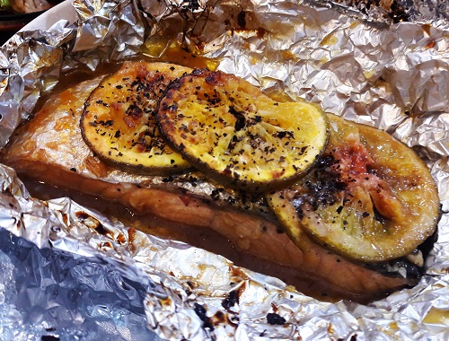 Cá hồi nướng cam không chỉ đẹp mắt mà còn ngon miệng