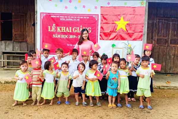 Độc đáo lễ khai giảng của 34 trò, 2 cô tại huyện miền núi thanh bình