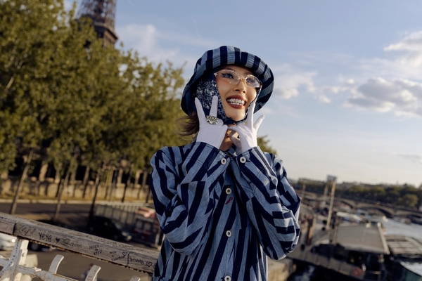 Quỳnh Anh Shyn ‘chất lừ’ dự show của nhà mốt Kenzo