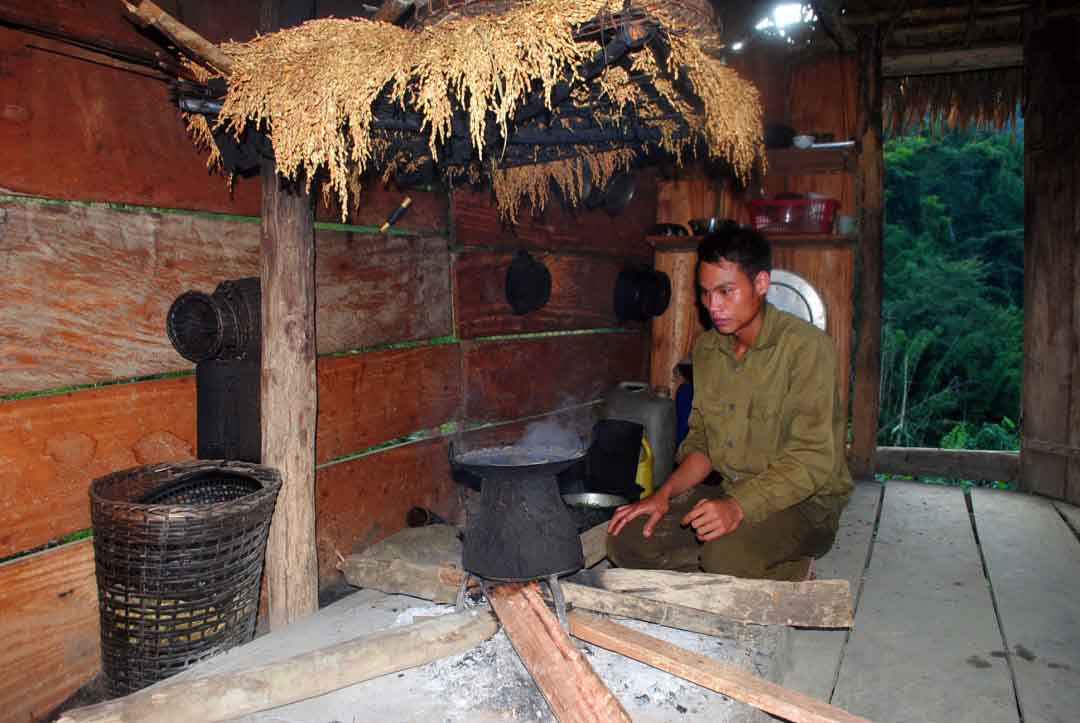 Cấm người lạ vào bếp, tập tục nhiều ý nghĩa của người Khơ Mú