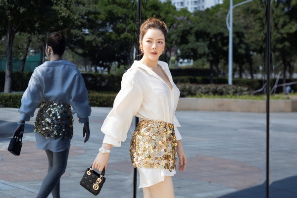 Lý Nhã Kỳ ‘hack tuổi’ với phong cách trẻ trung